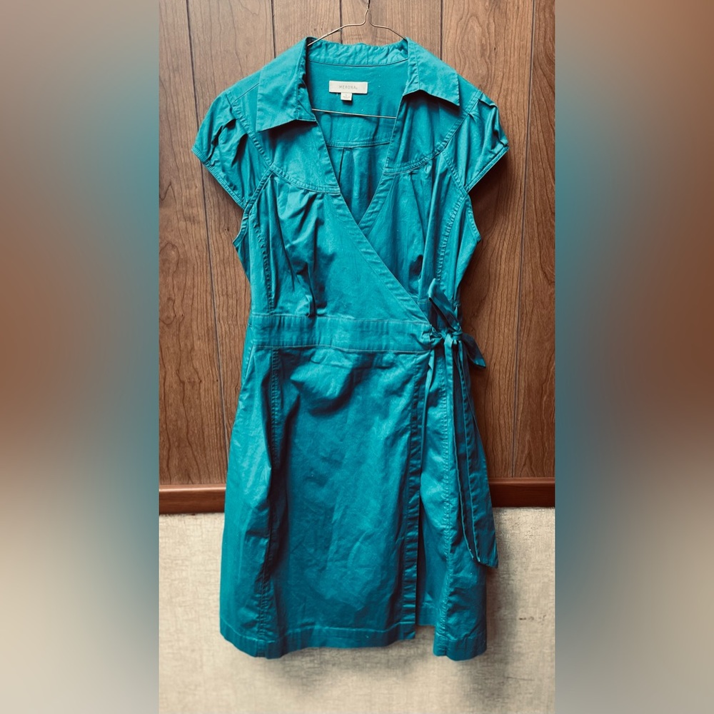 Short sleeved wrap dress.